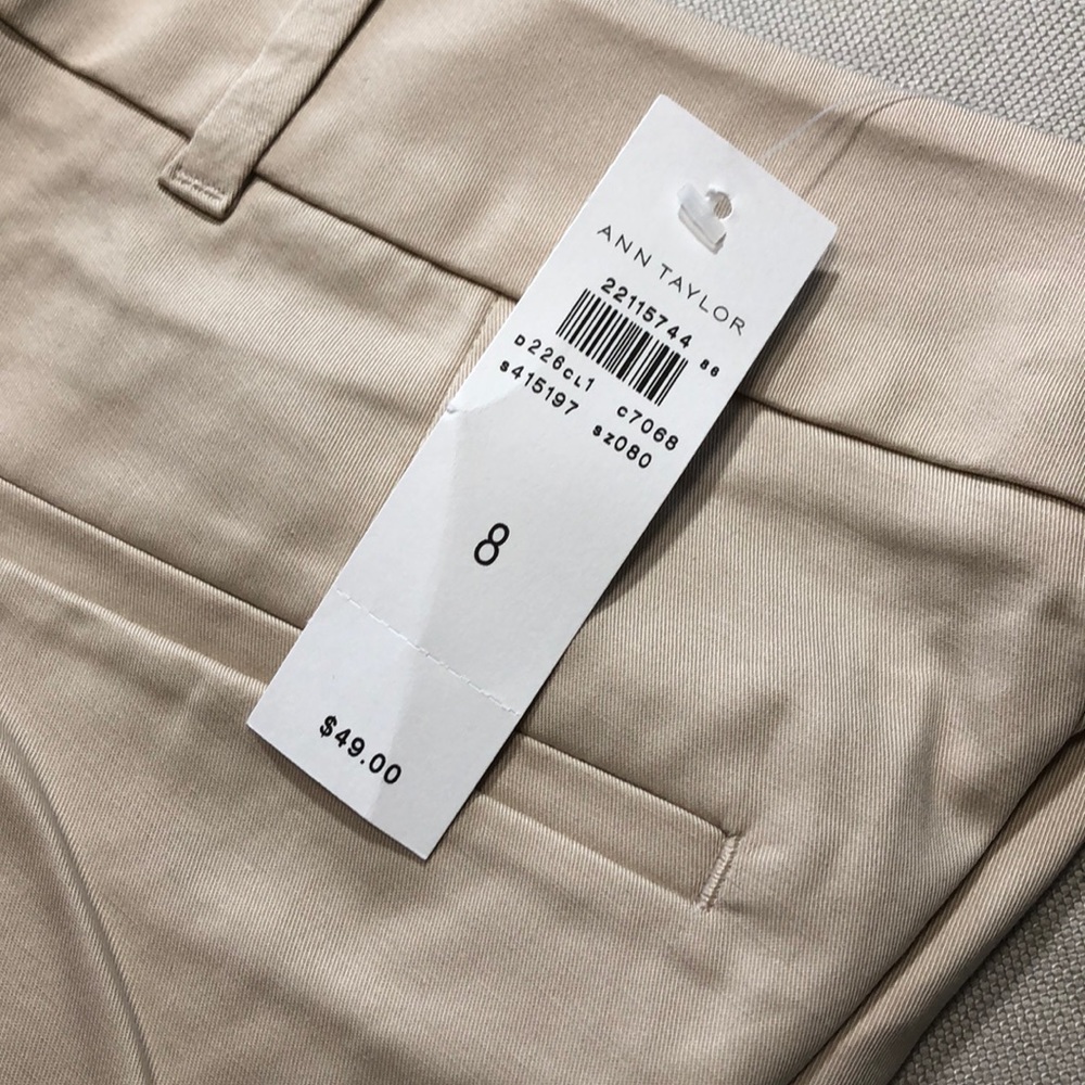 Ann Taylor Devin Fit Boardwalk Short - Picture 4 of 8